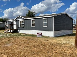 314 E Frio St, Dilley, TX 78017