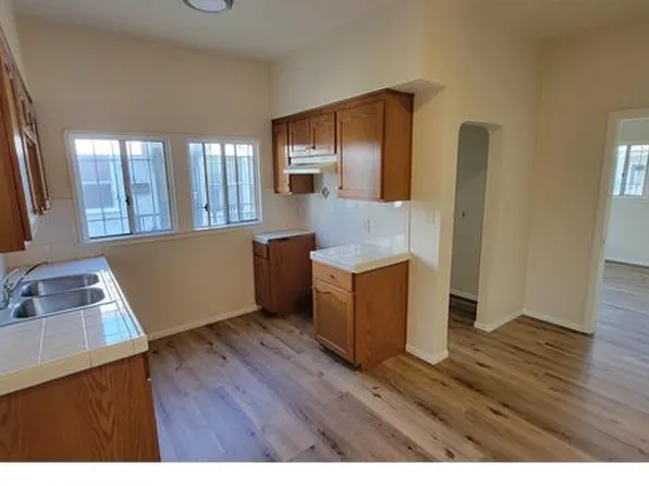 241 E 88th St, Los Angeles, CA 90003