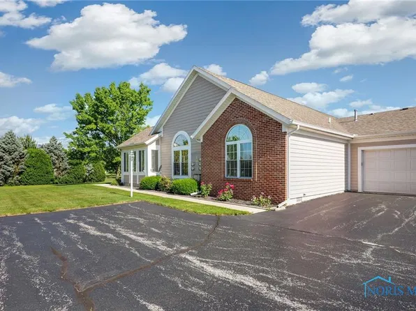 56 Summerfield Blvd, Bowling Green, OH 43402