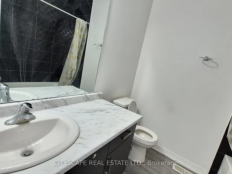 550 Grey St #28 — Photo 29