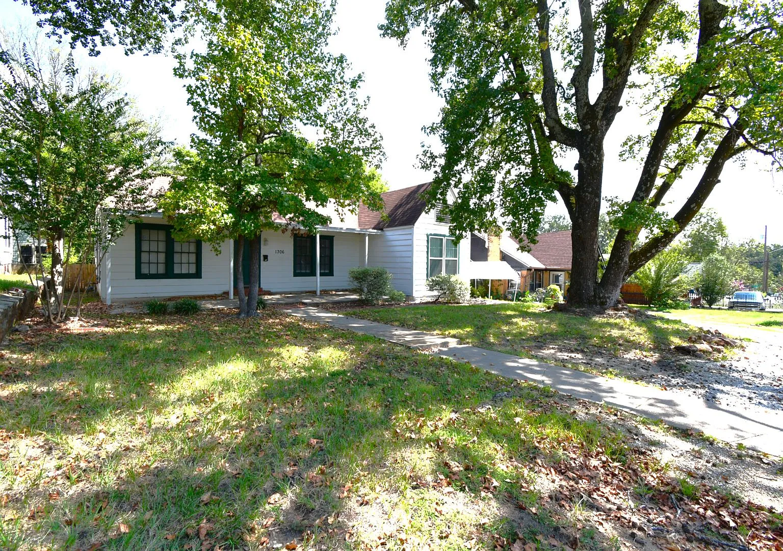 Spacious 3 Bedroom, 2 Bath Home w/Bonus Room! — Photo 3