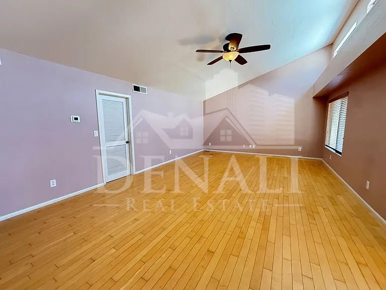 2102 W Knox Rd — Photo 10