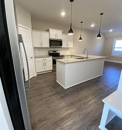 4th image of 1039 Glenkirk Dr