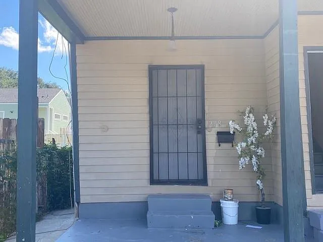 218 N Salcedo St
