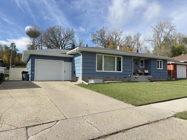 923 4th Ave NW, Valley City, ND 58072