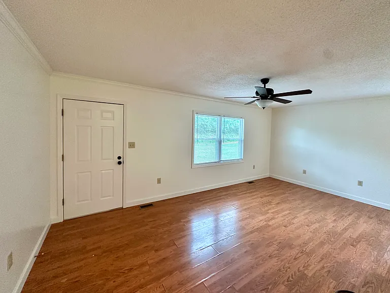 2155 Valley Rd — Photo 3