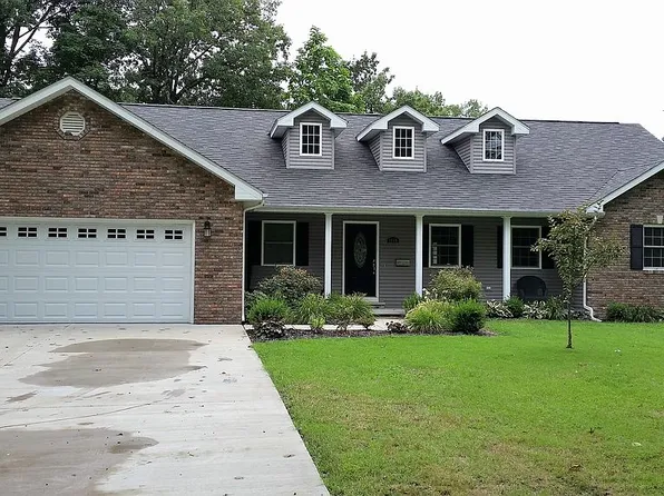 1144 W Webster St, Benton, IL 62812