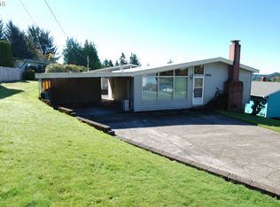760 Crestview Dr, Reedsport, OR 97467