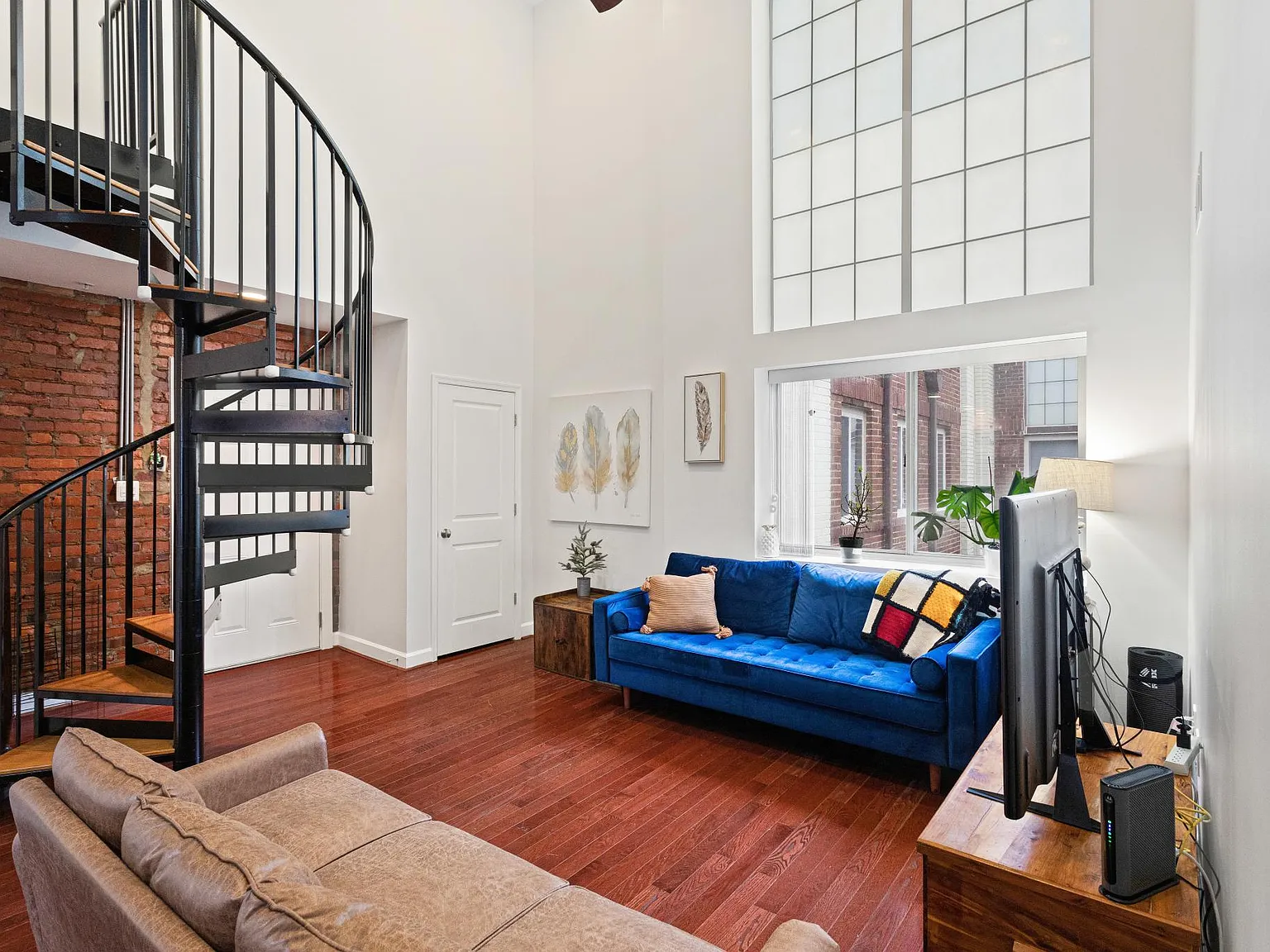 1 bed, 979 sqft, $1,700 — Photo 2