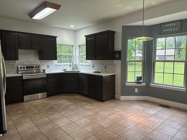 15 Coalburn Cir, Bella Vista, AR 72715