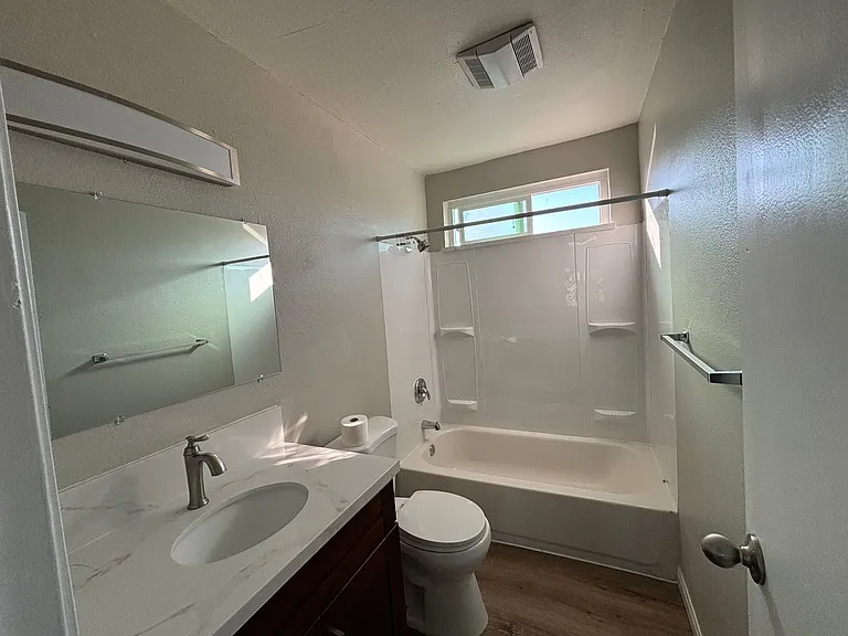 4216 Euclid Ave #7 — Photo 12