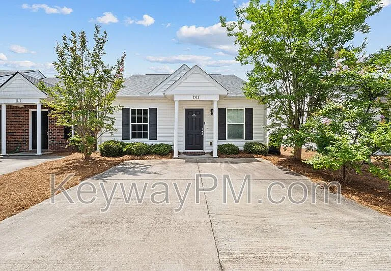 1512 Abby Way — Photo 1