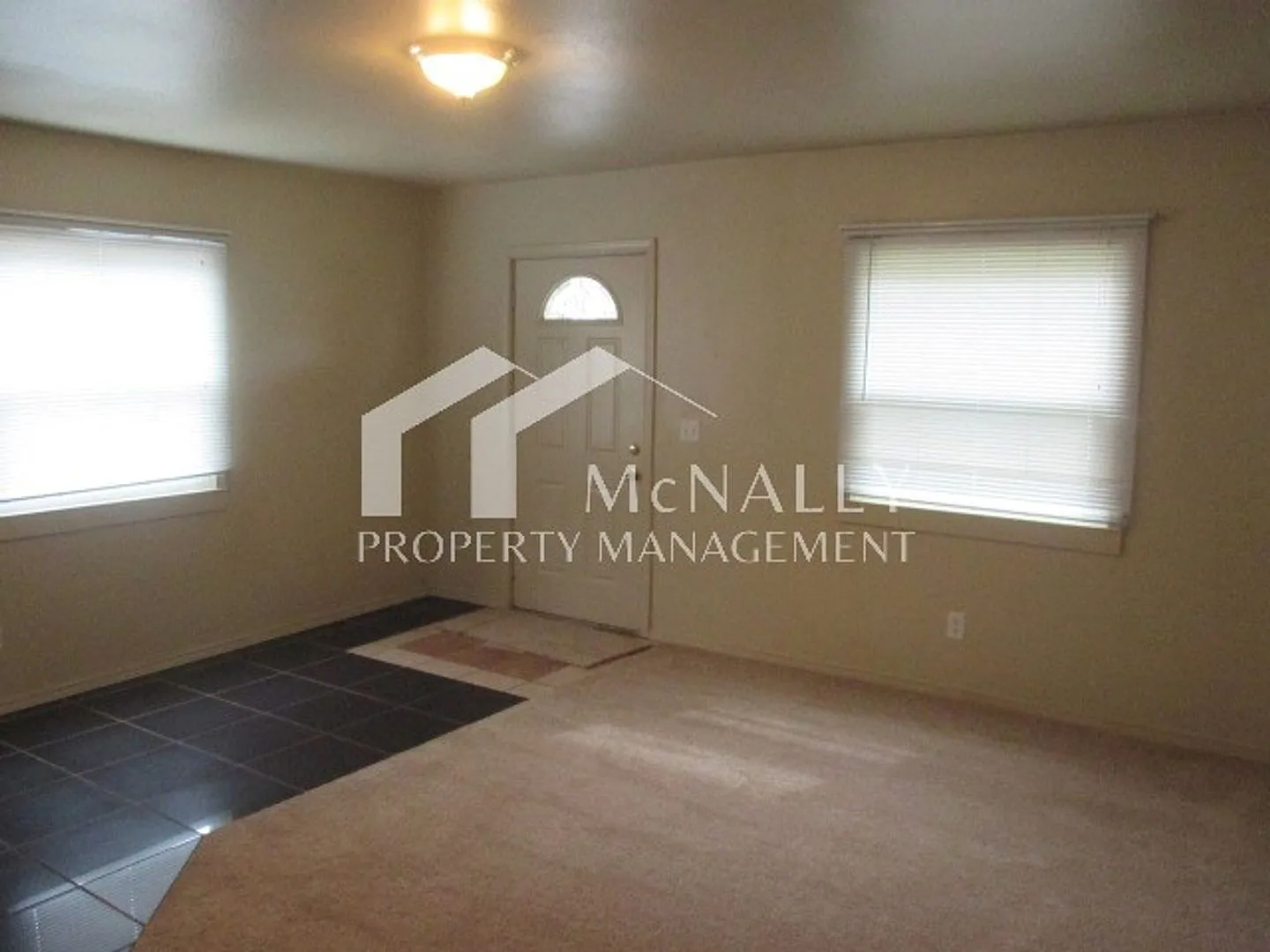 Charming 3 Bedroom Home in Tacoma — Photo 4