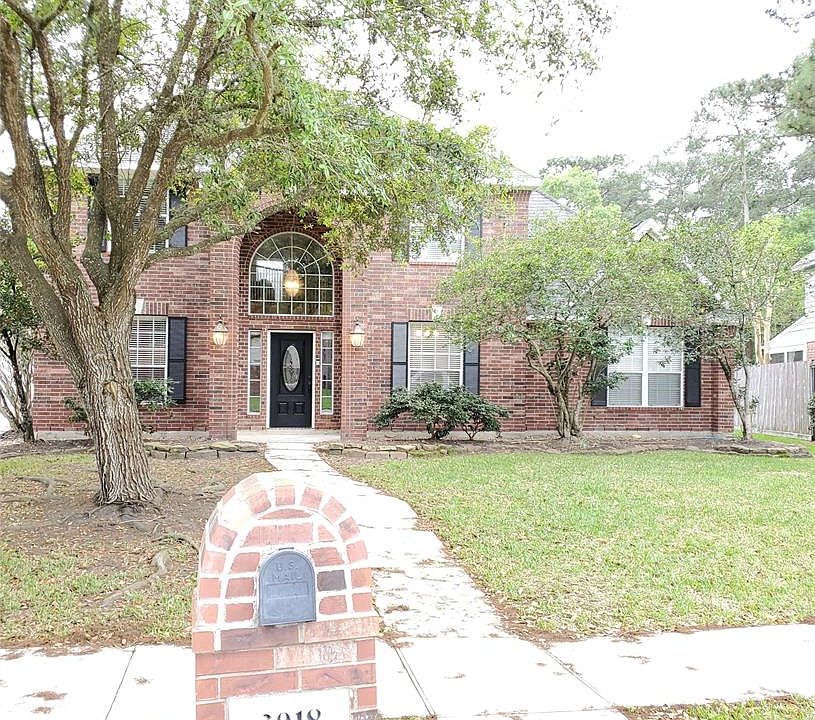 1st image of 3018 Parkwood Dr