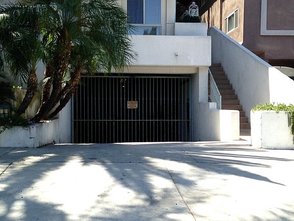 5th image of 845 S Plymouth Blvd #Penthouse 4
