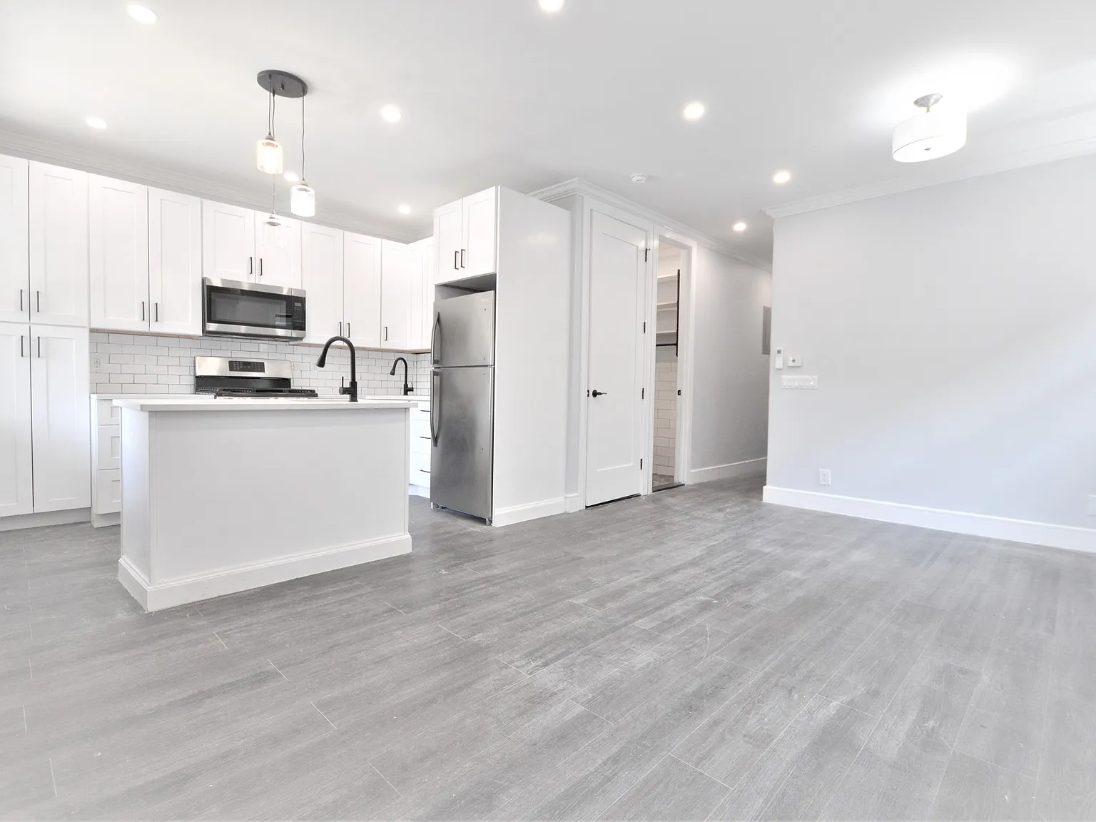 135 East 46th Street — Photo 3