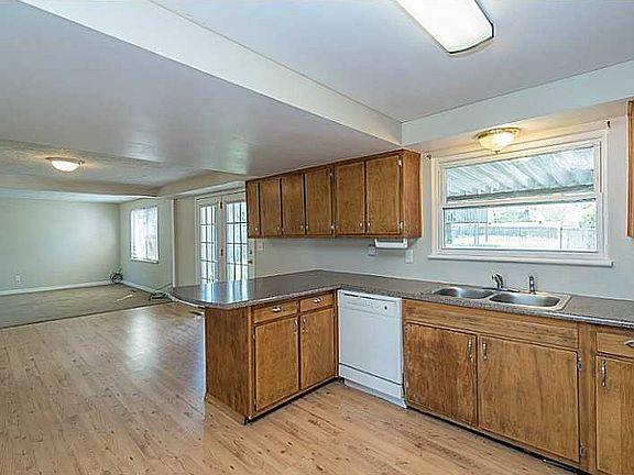 4th image of 6066 Leycross Dr