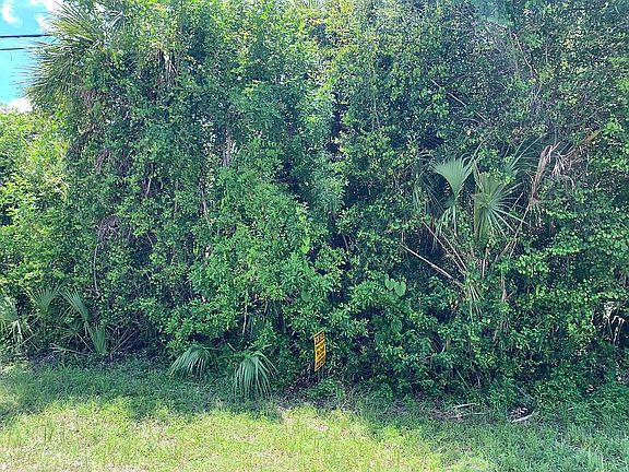 3rd image of 425 Flamingo Blvd