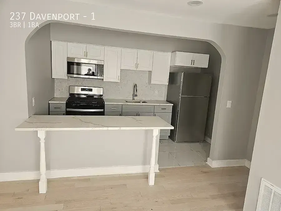 237 Davenport Ave — Photo 3