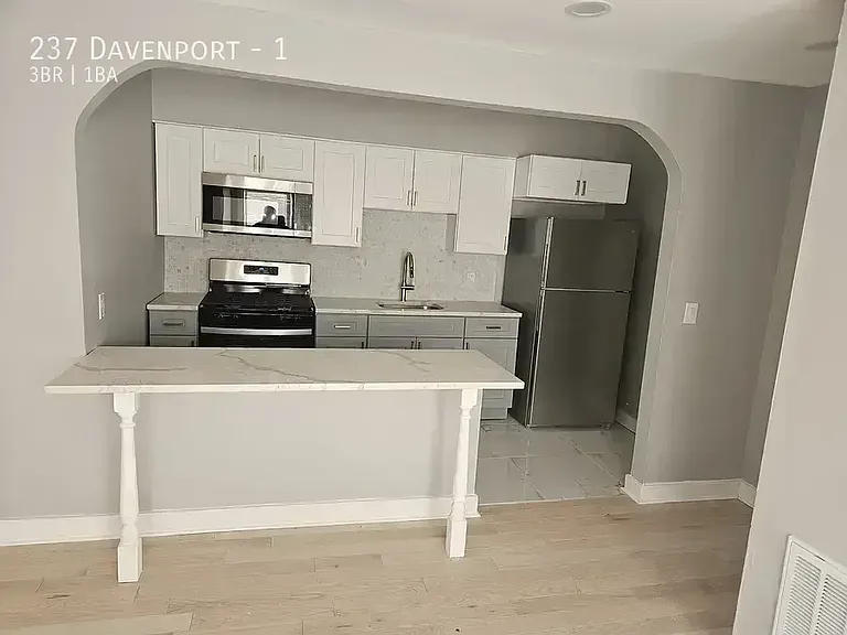 237 Davenport Ave #1 — Photo 3
