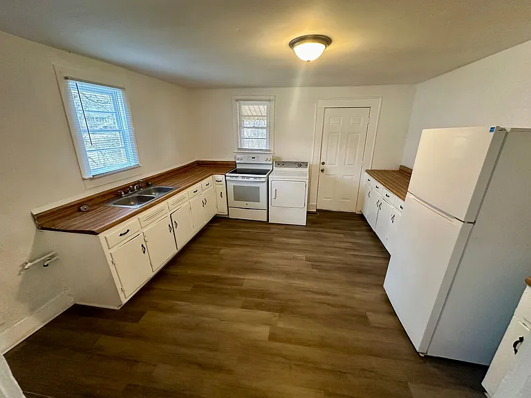 1510 Whatley St — Photo 5