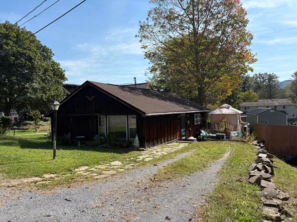753 Old White Trl, White Sulphur Springs, WV 24986