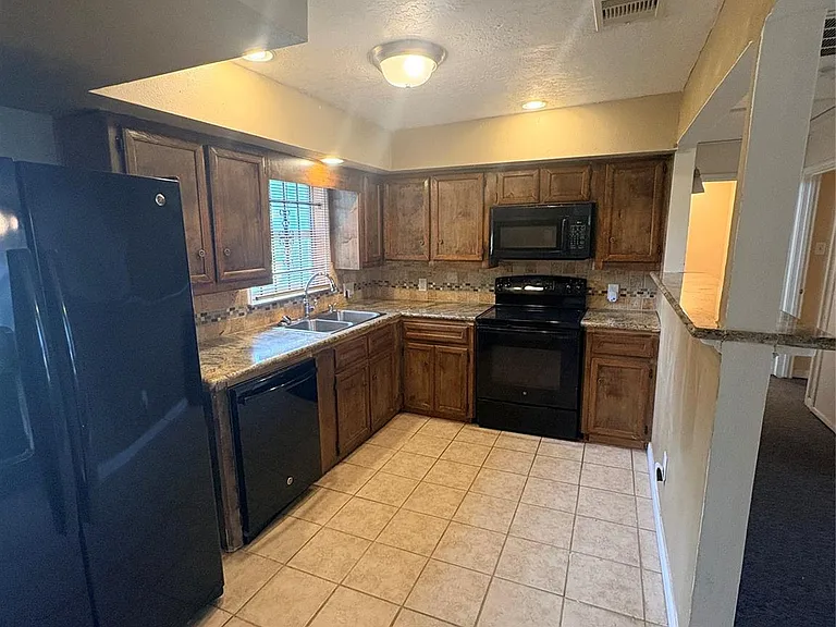 5803 Southlea St — Photo 3