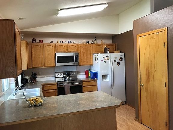 3rd image of 1311 E Wilding Ave