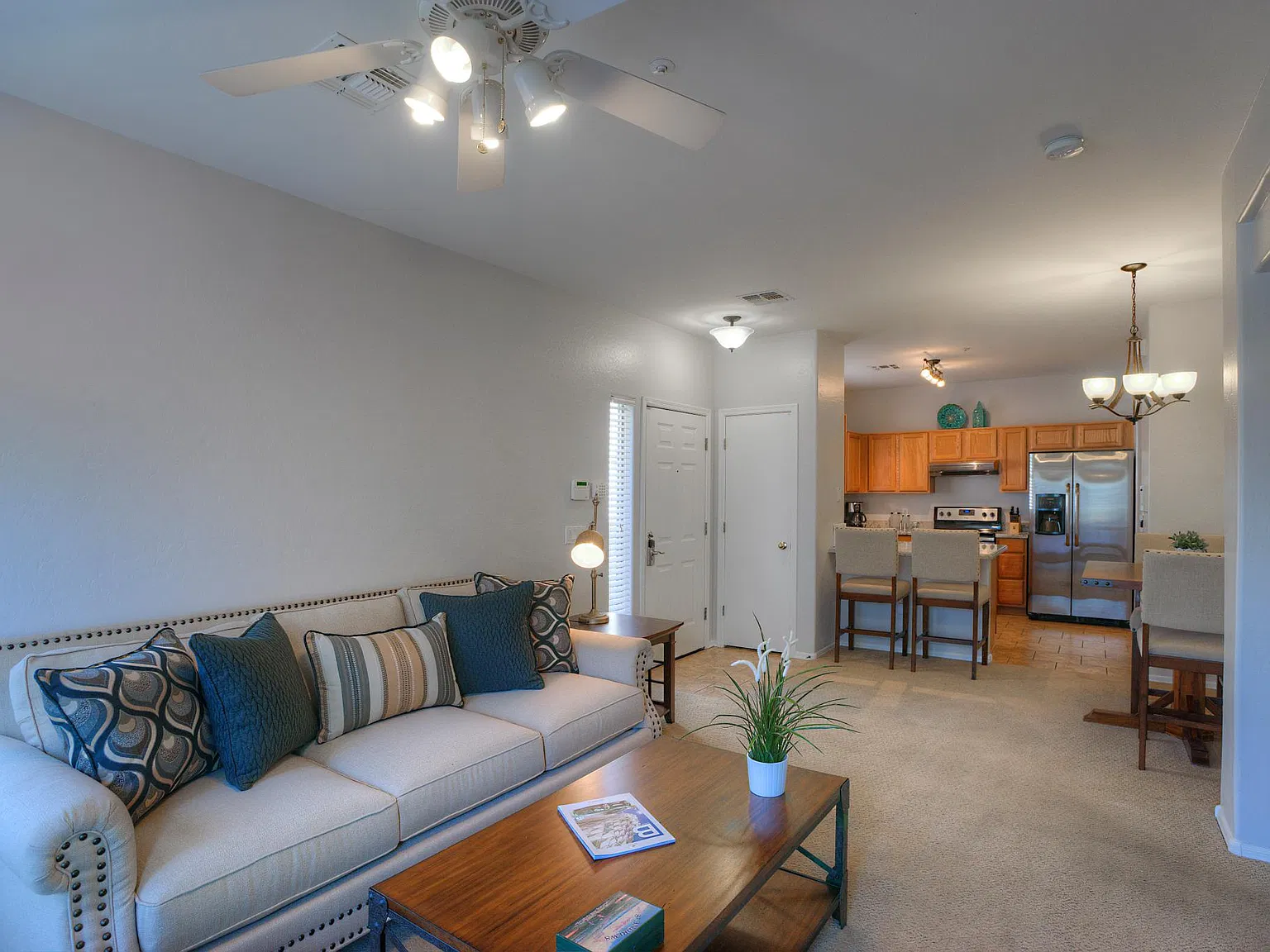 525 N Miller Rd — Photo 4