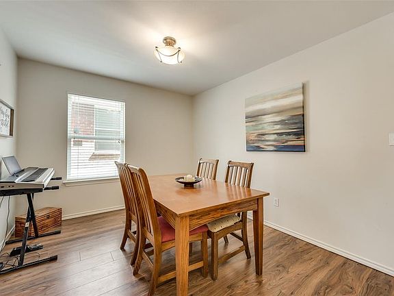3rd image of 2114 Iroquois Dr