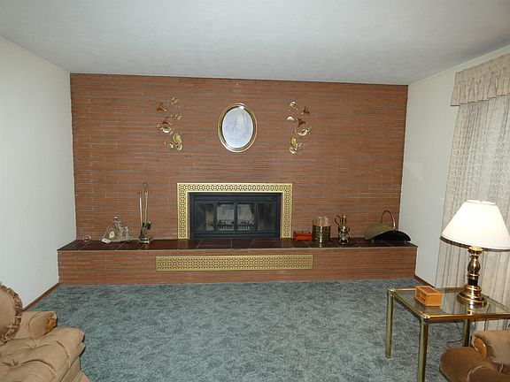 4th image of 104 W 5th St