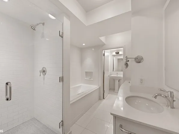 3 East 71st Street image 10 of 14