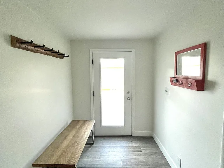 1115 S Cedarview Dr — Photo 2