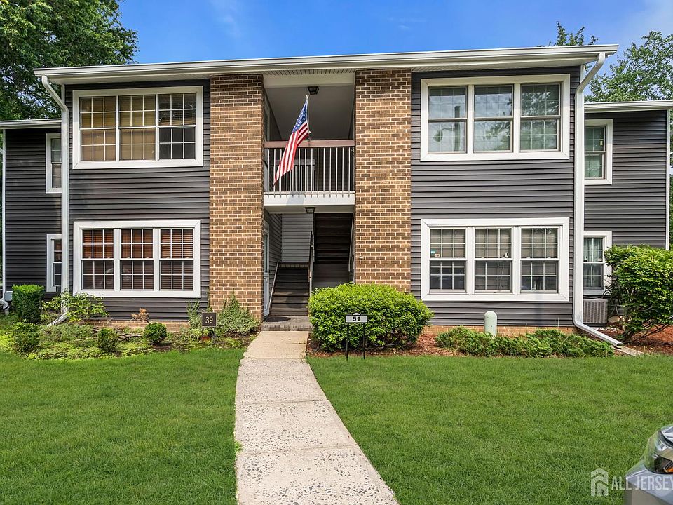 1st image of 39 Pennsylvania Way
