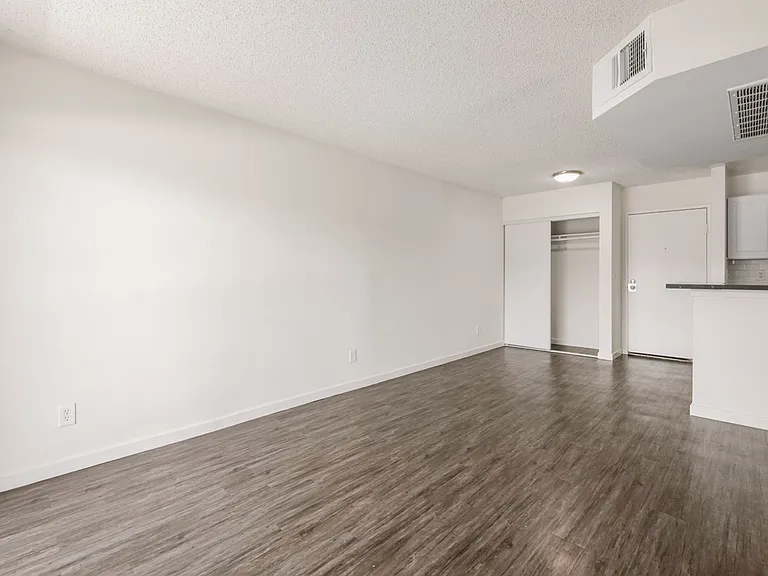 1725 Grismer Ave — Photo 39