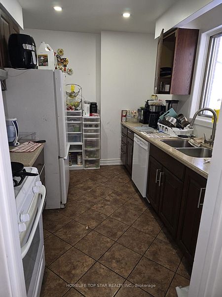 Toronto House for rent - 4 Bedrooms — photo 4