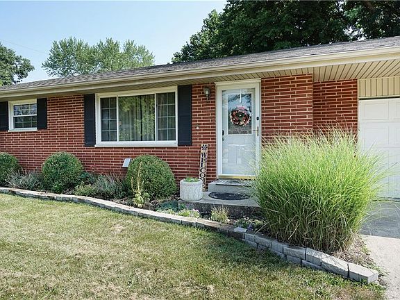 3rd image of 642 Robindale Dr