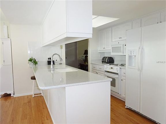 Quartz counters.