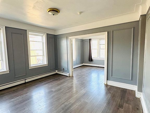 2nd image of 150 Oxford Ave Floor 2