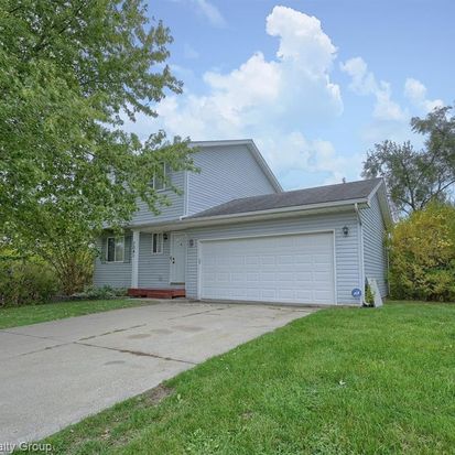 7041 Villa Dr, Waterford, MI 48327