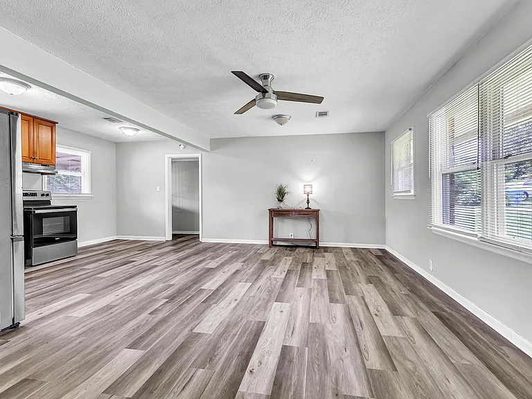 1134 Wright St — Photo 14