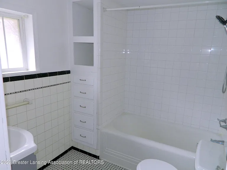 1126 W Michigan Ave — Photo 18