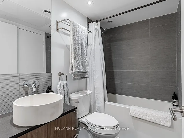 161 Roehampton Ave #332 — Photo 18