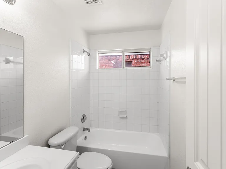 8200 Hitching Trl — Photo 13