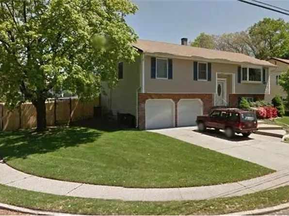15 Kennedy Dr, Centereach, NY 11720