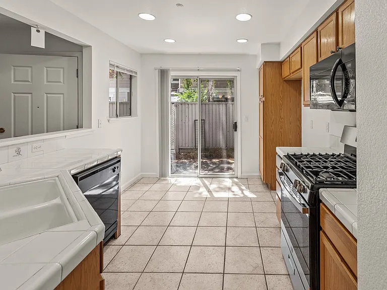 6125 Lambeck Ln — Photo 18