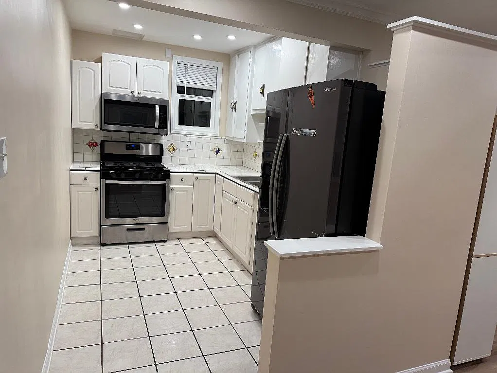 2 bed, 910 sqft, $2,900 — Photo 2