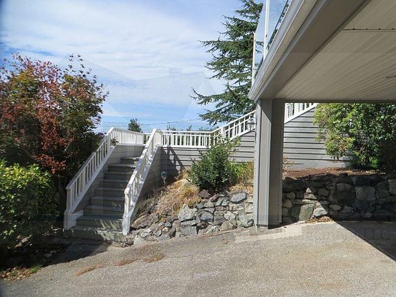 3rd image of 1415 S Sunset Dr