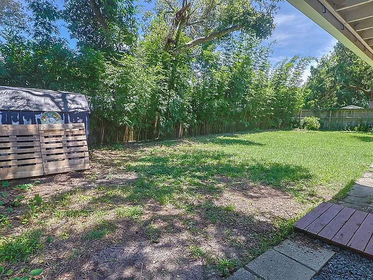 10 Barcelona Ave — Photo 31