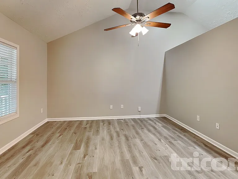 431 Bridgeport Pl — Photo 3